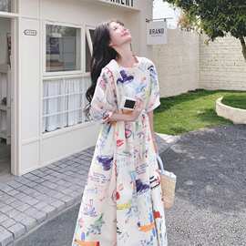 白色涂鸦印花连衣裙女中长款2026夏新款法式高腰显瘦设计感碎花裙