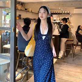 红人吊带连衣裙女夏2026新款碎花法式挂脖收腰显瘦长裙气质裙子