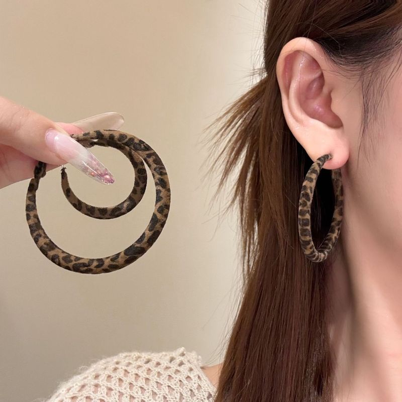 千禧辣妹~复古大圈圈豹纹丝绒耳环女2025超火巨好看秋冬素圈耳饰|undefined