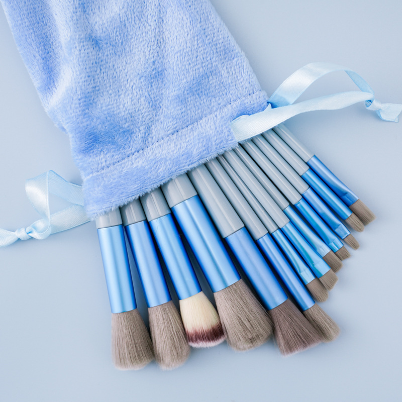 Four seasons green 13 pinceles de maquillaje traje cepillo suelto cepillo de sombra de ojos cepillo de base conjunto completo cepillo herramientas de belleza al por mayor