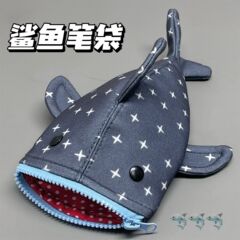 Xiaohongshuと同じスタイルの面白いサメ鉛筆バッグ、学生向け、見栄えの良い、大容量、ニッチな文具収納バッグ、鉛筆バッグ
