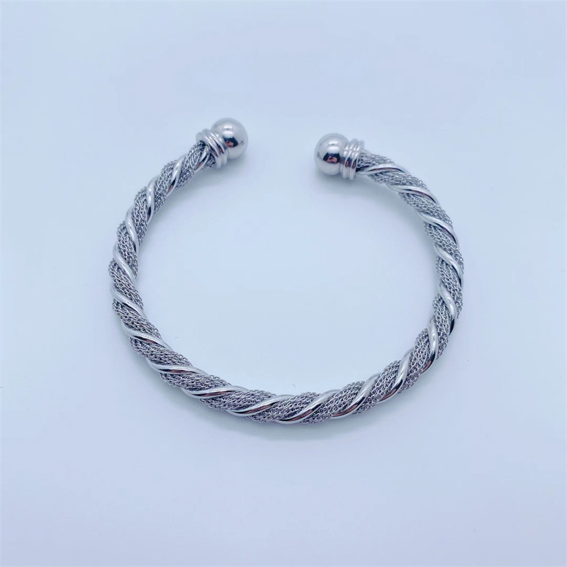 Mode Nouveau Titane Acier 18k Or Placage En Acier Inoxydable Twist Chaîne Bracelet display picture 3