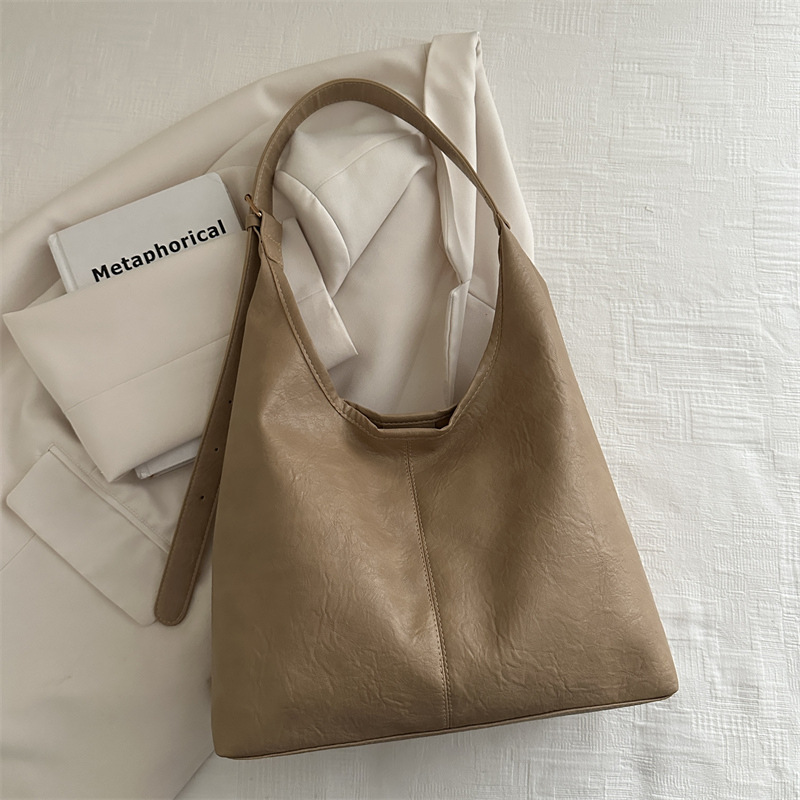 Nuevo estilo coreano de color sólido invierno retro traslado bajo la axila de gran capacidad 2024 moda de un hombro mochila de moda