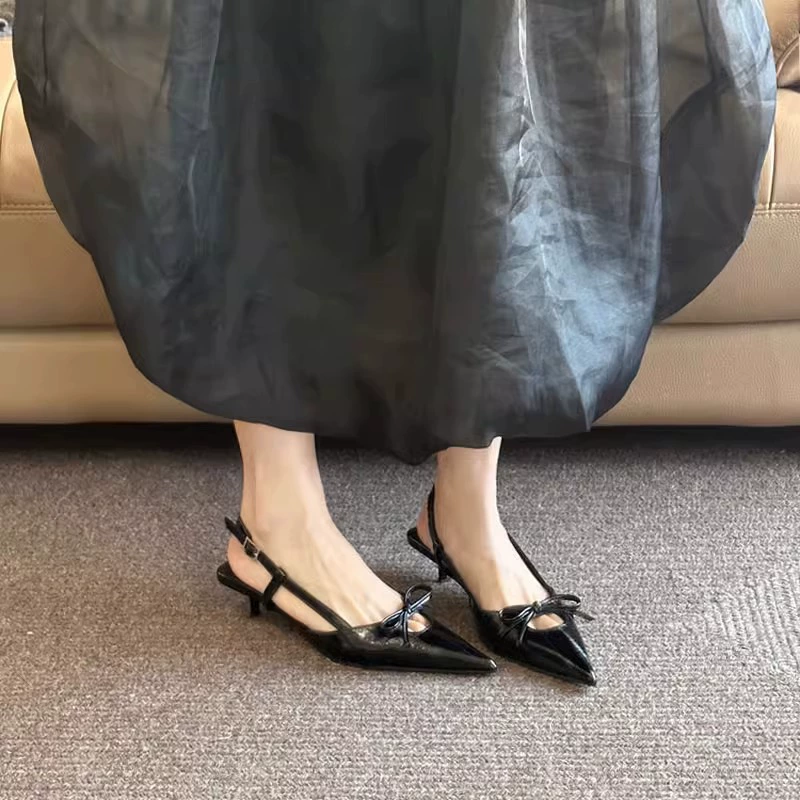 Появился белым! Черный остроконечный котенок с сандалиями женский весна и лето новый французский темперамент с бантом на каблуке