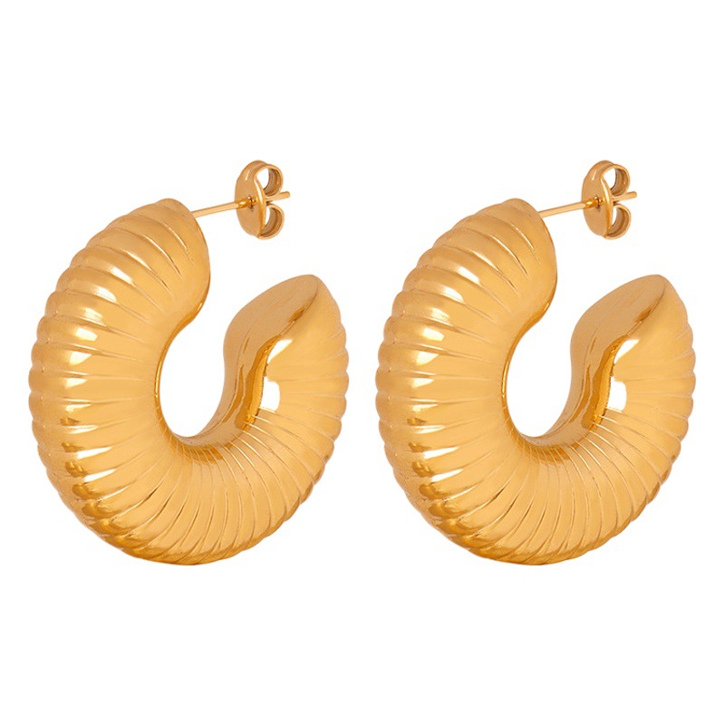 Retro nicho temperamento moda lujo ligero elegante Joker textura bobinado simple en forma de U diseño de acero de titanio Pendientes chapados en oro