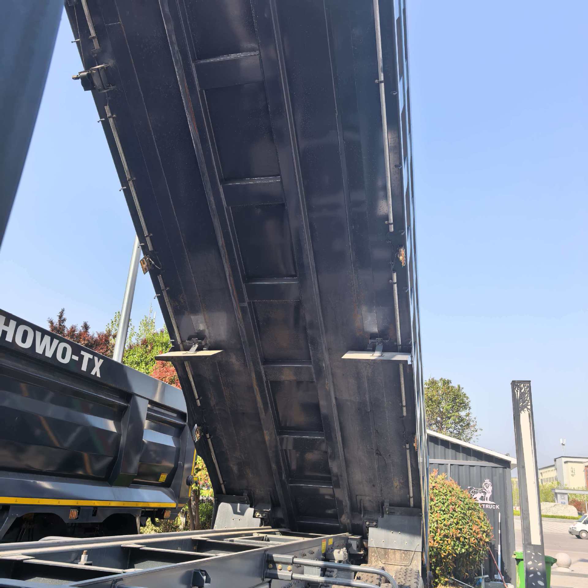 Cross-border Sinotruk HOWO 8X4 dump truck, front four-wheel rear eight-wheel muck truck, African Sinotruk HOWO tipper muck truck