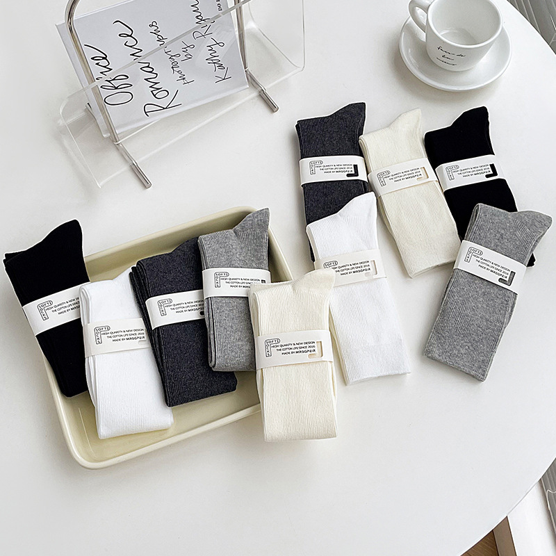 Autumn and winter calf socks children's stockings JK knee socks vertical slimming cotton socks black and white outer wear pile socks