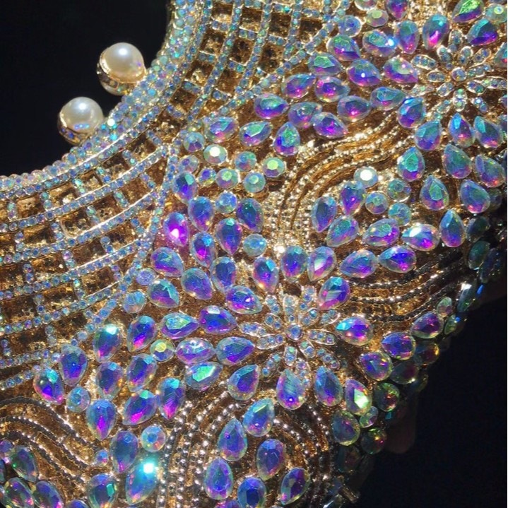 Bolsa de cena de diamantes de mano de gran capacidad de hombro inclinado de diamantes huecos bolsas de mujer de banquete transfronterizas bolsas de mano de metal