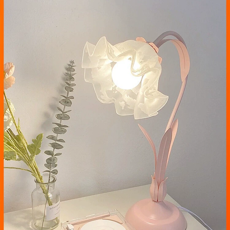 Table lamp for bed, LED lights, internet celebrity, flowered