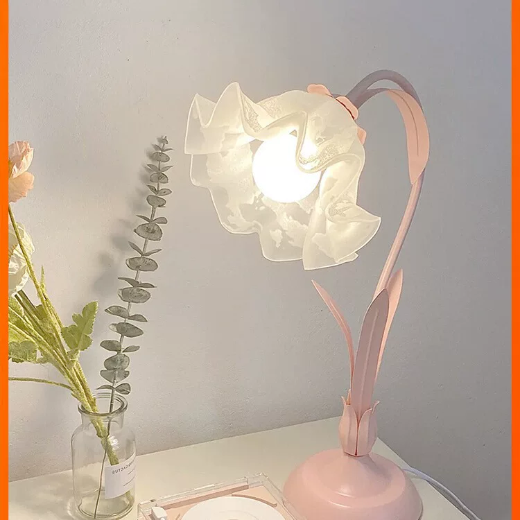 Table lamp for bed, LED lights, internet celebrity, flowered