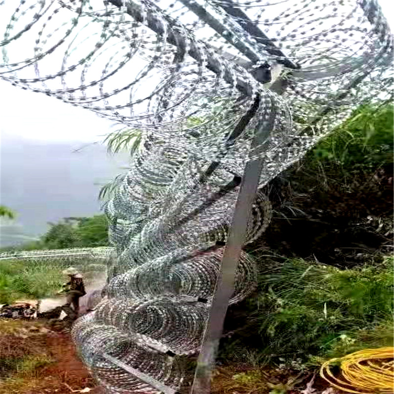 边境防疫刀片网 刀片刺绳120g/㎡  滚刺笼抱箍支架 【工厂自营】