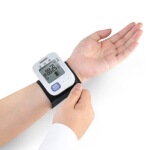 欧姆龙腕式T30J电子血压计手腕式血压测量仪家用腕式血压测量计