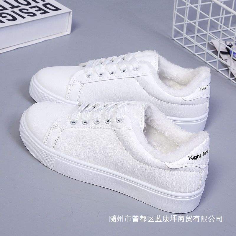 Zapatos de algodón de terciopelo para mujeres zapatos blancos 2025 nuevos estudiantes de cuatro estaciones coreanos zapatos casuales con suela plana caliente zapatos de skate para mujeres