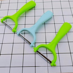 厚い取っ手の皮むき刀の中実の広い頭は皮刀を剃ります。