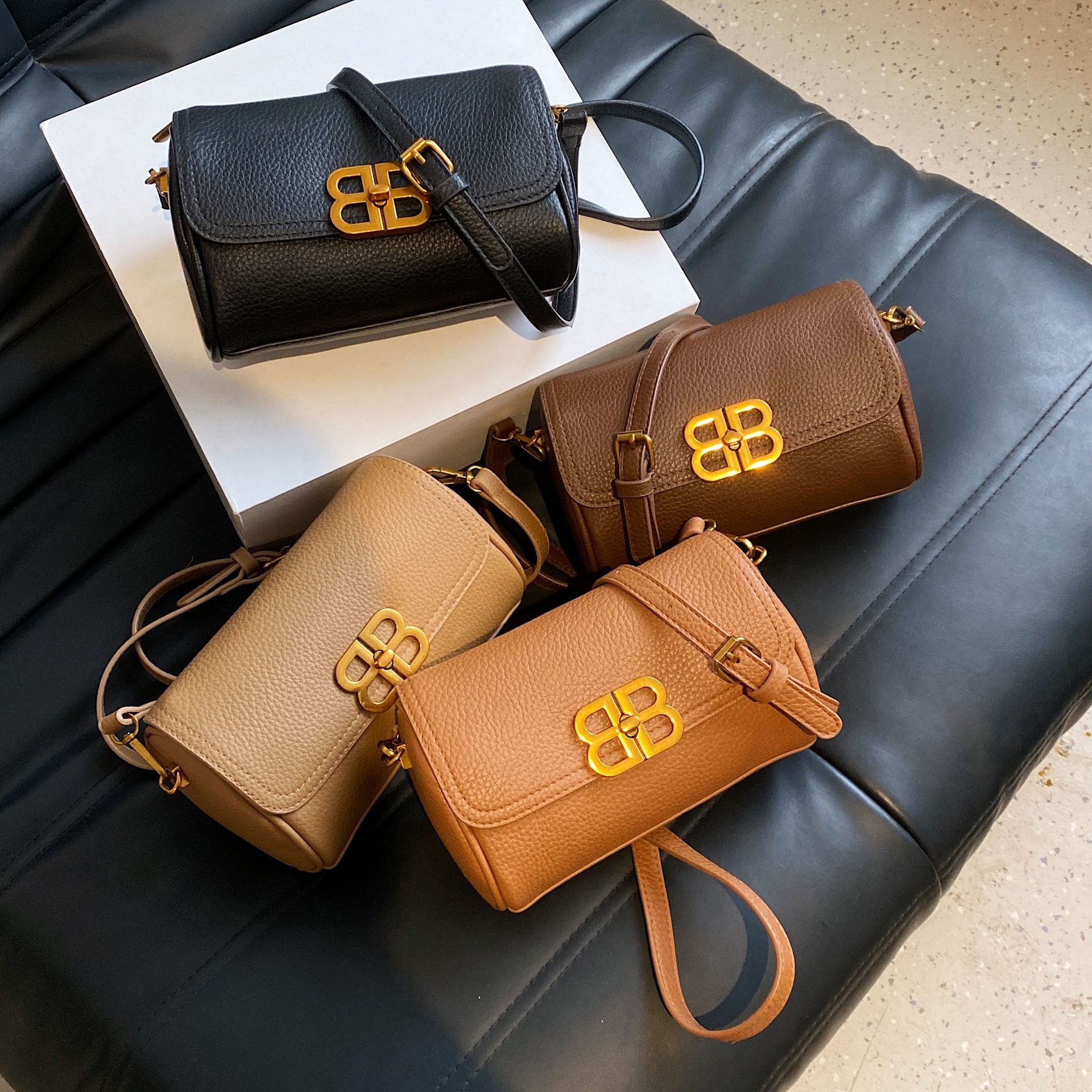 프랑스 복고풍 패션 언더암 가방 여성의 2024 국경 가방 유행 보스턴 가방 통근 어깨 크로스 바디 백