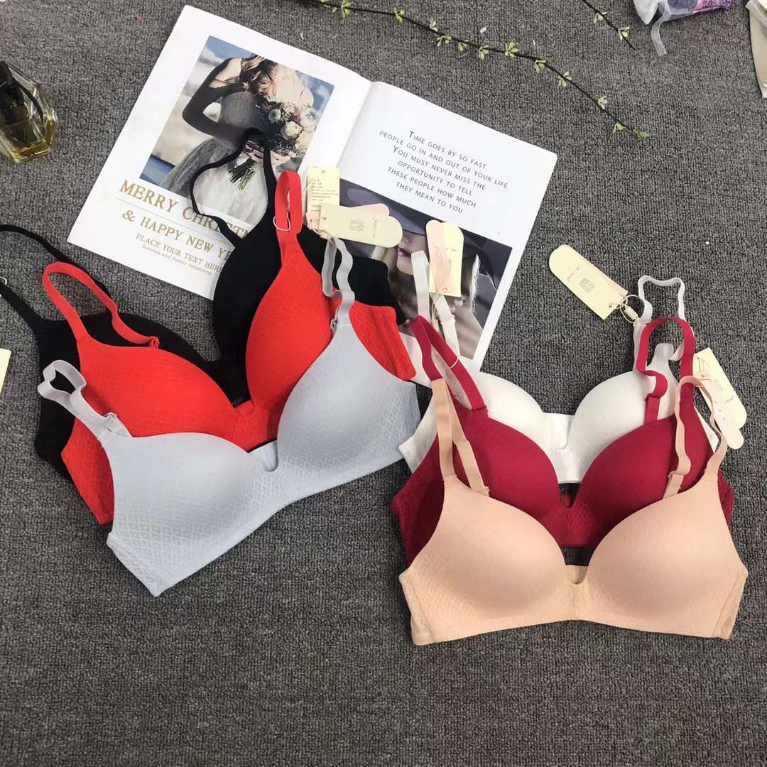 Cruzar el sudeste asiático estilo japonés estilo francés cómodo push up francés triángulo taza ropa interior sin costuras sujetador delgado de las mujeres sin anillo de acero