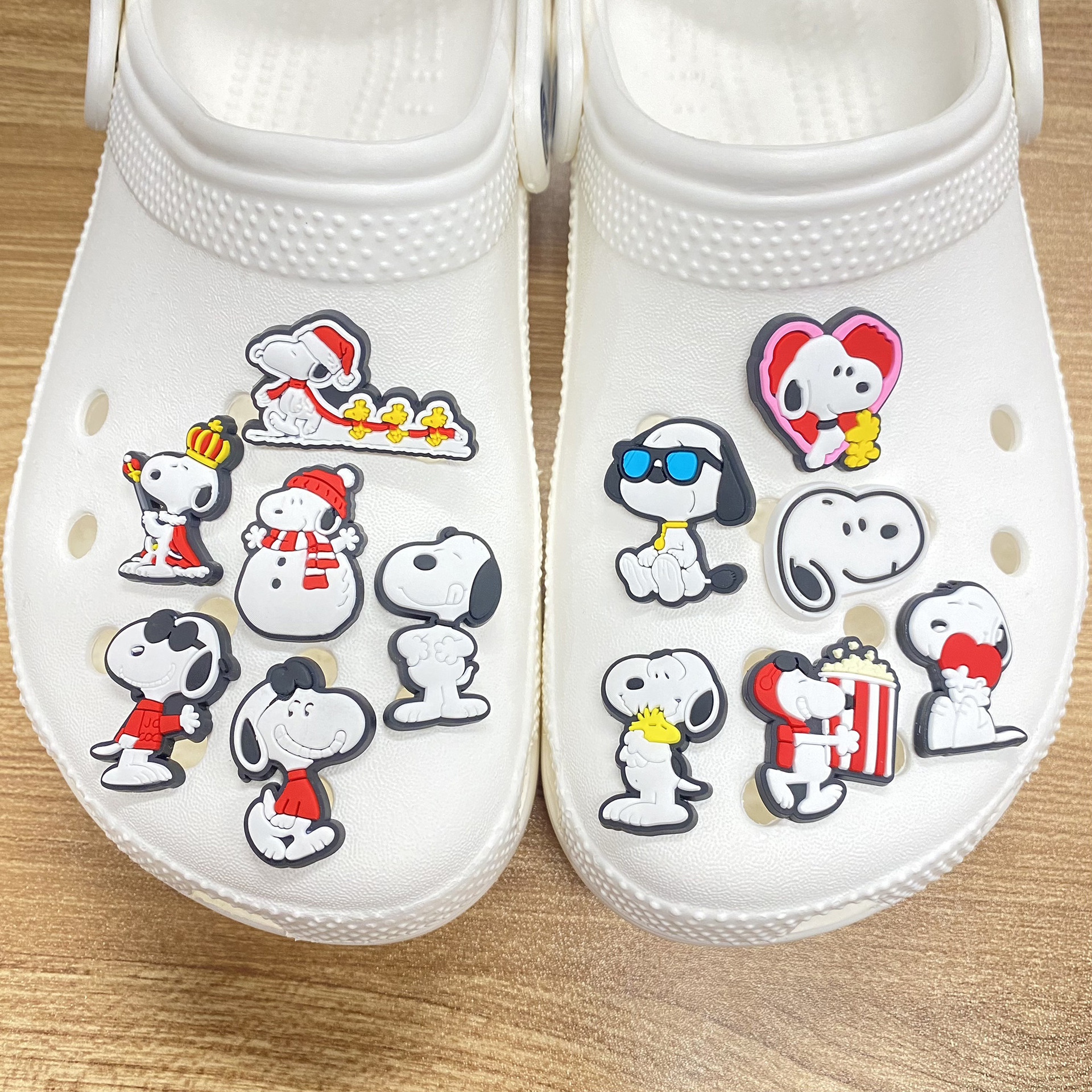 Perro conjunto de dibujos animados agujero accesorios zapatos DIY Chipsing croc botones zapatos flores perros Wang Xingren