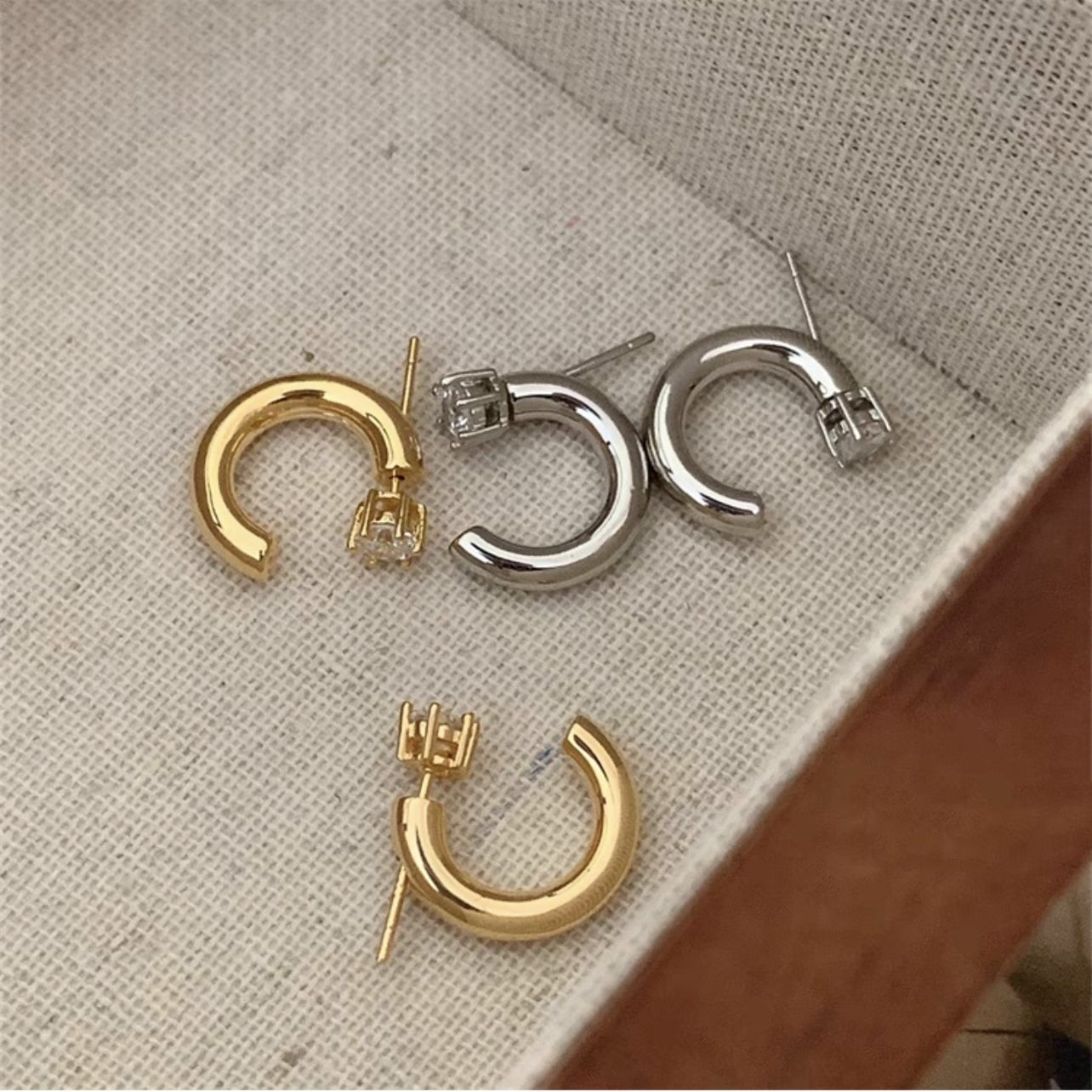 1 Pair Simple Style C Shape Plating Inlay Copper Zircon Ear Studs display picture 3