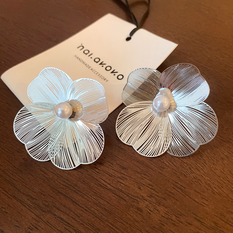 38g Weight 925 Sterling Silver Ear Needle Material Pearl Inlay Material 1 Pair Simple Style Flower Inlay Copper Pearl Ear Studs