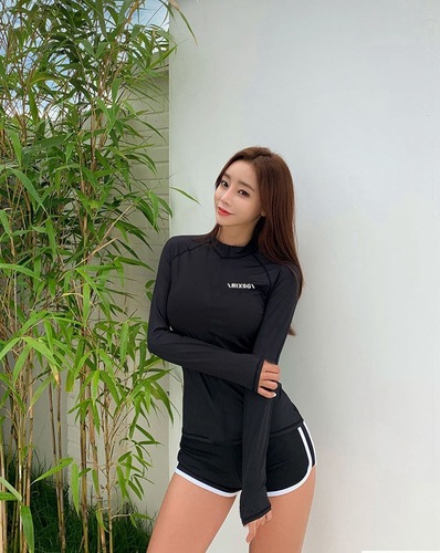 Sun protection quick-drying wetsuit  new split long-sleeved shorts snorkeling wetsuit couple swimsuit female surfing suit