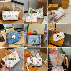 多用途通勤レディースバッグ白三色新ハイエンドシングルショルダーポータブル大容量枕細列クロスボディバッグ女性用