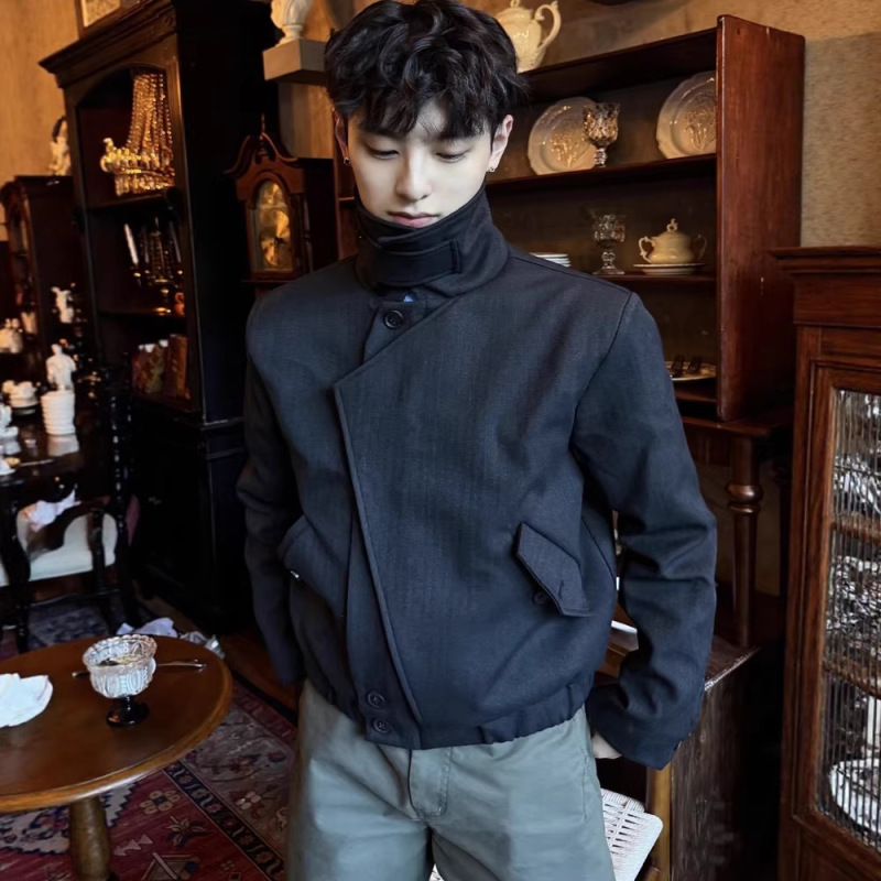 Old Money Style Silhouette Herringbone Pattern Layered Placket Straight Shoulder Zipper Stand Collar Short Wide Unisex Jacket Cleanfit Old Money Style Silhouette Herringbone Pattern Layered Placket Straight Shoulder Zipper Stand Collar Short Wide Unisex Jacket Cleanfit