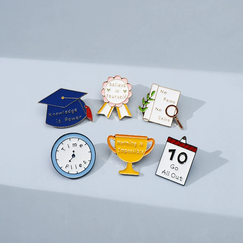 Английский алфавит из сплава брошь трофей мультфильм значок для студентов, чтобы вдохновить подарок, будильник, аксессуары для креативных мужчин и женщин