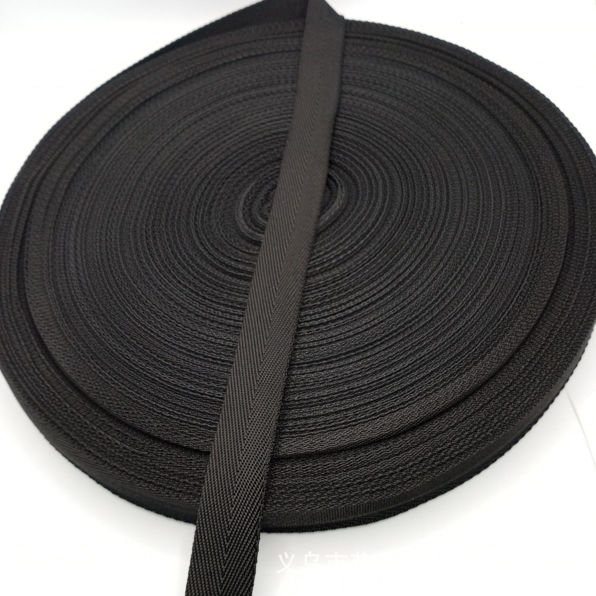 Fábrica en stock al por mayor polipropileno 600D color espiga borde Correa ropa bolso rodante cinta descuento