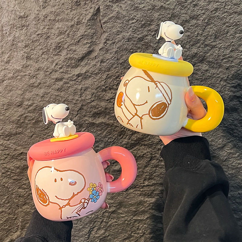 Taza Snoopy genuina taza de cerámica creativa pareja linda taza con tapa regalo de cumpleaños de alto valor