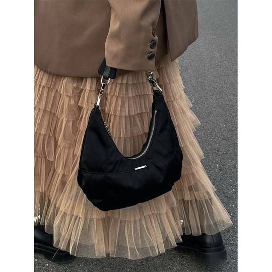 New Black Retro Hot Series Sunny Clouds Bag Niche Design Casual Fashion Crescent Bag Shoulder Underarm Bag