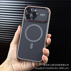 大きい窓の皮膚感のライカードはiPhone16炭素繊維の磁気吸引の携帯電話の箱のリンゴの15の新型のつや消しのハードカバーを適用します。