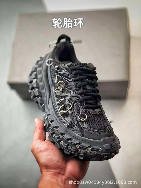 元の規格のi 8版のパリのタイヤのDefenderは古いお父さんの靴のプーターのタイヤのくぎの金の6cmの厚い運動靴をします。|undefined