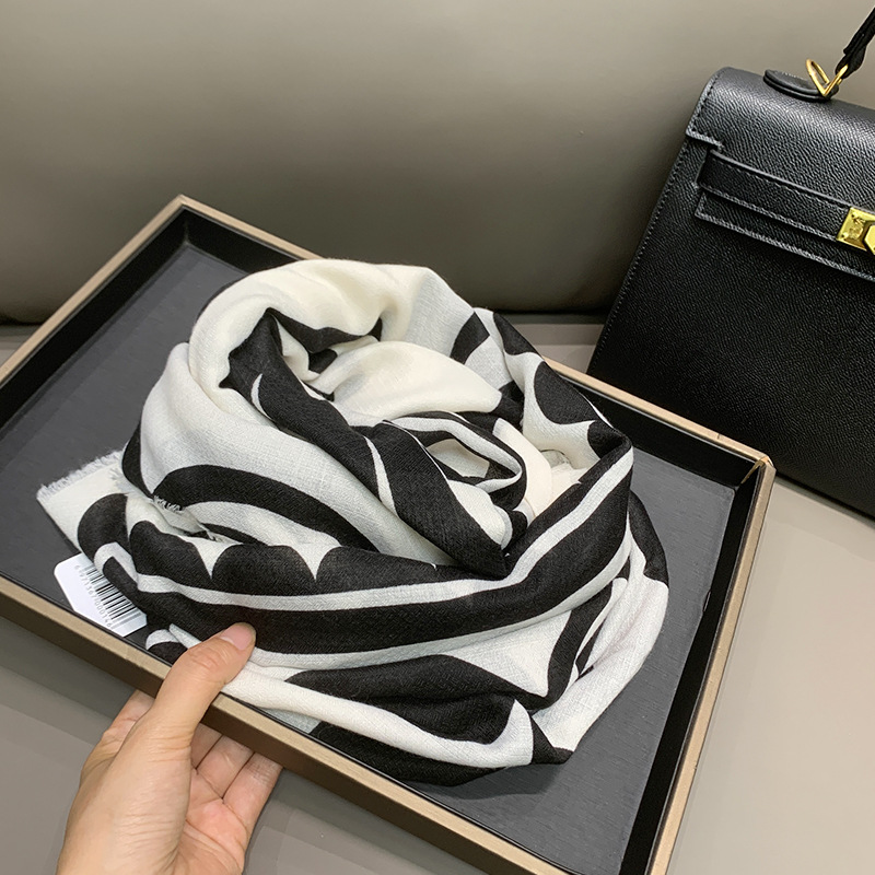 Black white contrasting color camellia elegant pattern large shawl for women's design sense, spring and summer sun_voghion.com