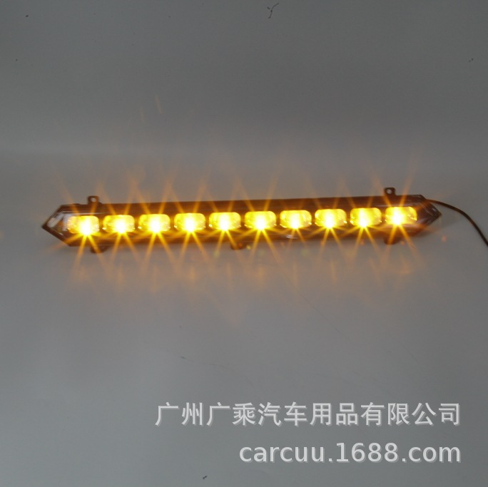 Aplicable a TOYOTA Sequoia Tantu Takuma TRD PRO centro de red de luz de día de luz central del vehículo original