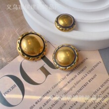 �����ֿp�o�� ���~��ɫ�Añ���b�L������Ů�b�Ͻ�У���b�o�ϼ~��