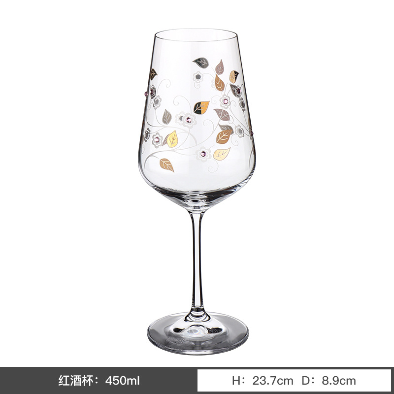 Tazas de cristal sin plomo importadas de alta calidad tazas de vino alto estilo europeo tazas de alto pie artesanía de relieve de lujo ligero tazas de champagne domésticas al por mayor