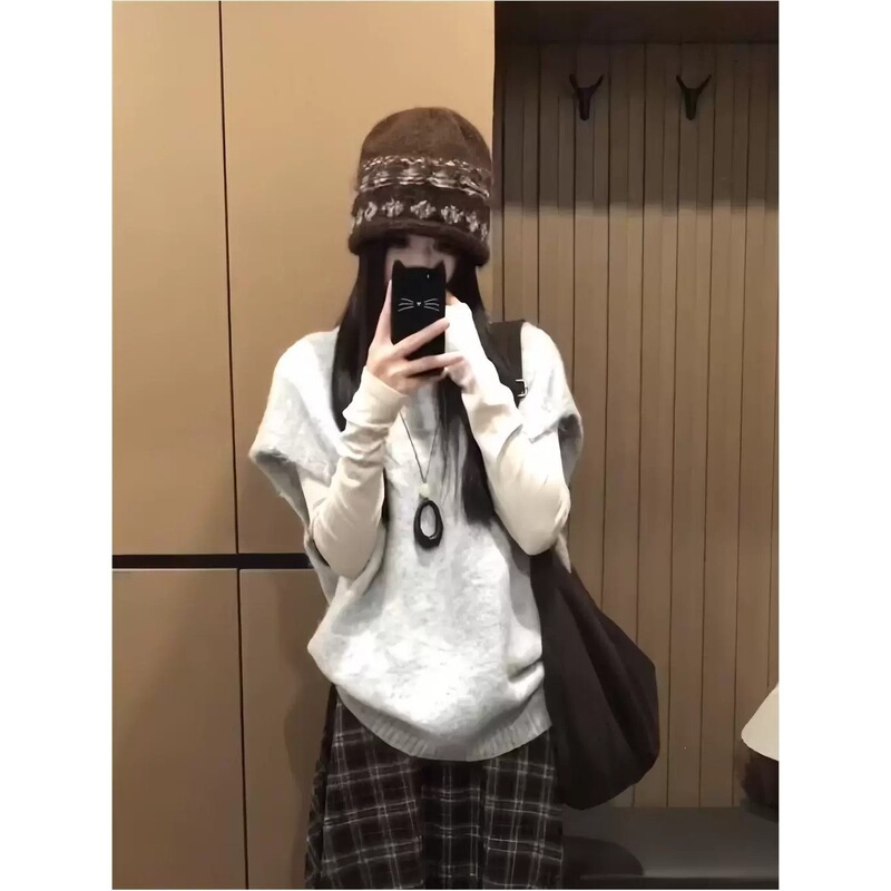 Korean-style retro high-neck knitted vest for women, suitable for spring, autumn, and winter, warm, loose-fitting, slimming, casual Harajuku-style top