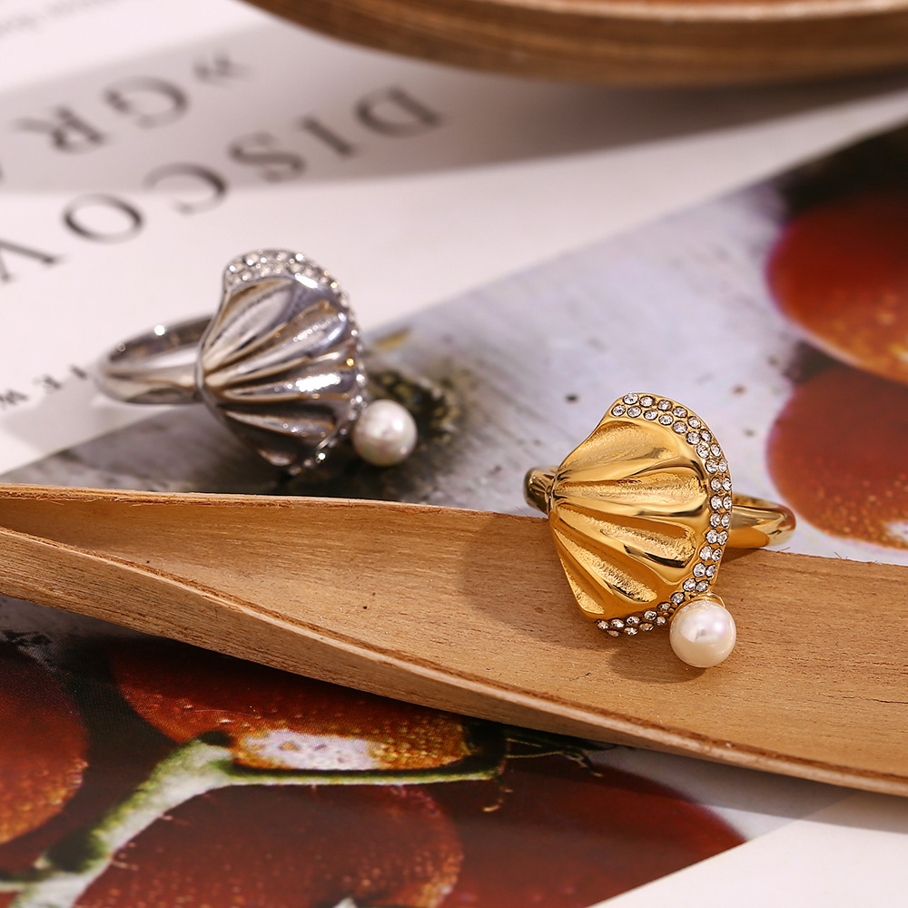 Zircon Pearl Inlaid Scallop Stainless Steel Ring