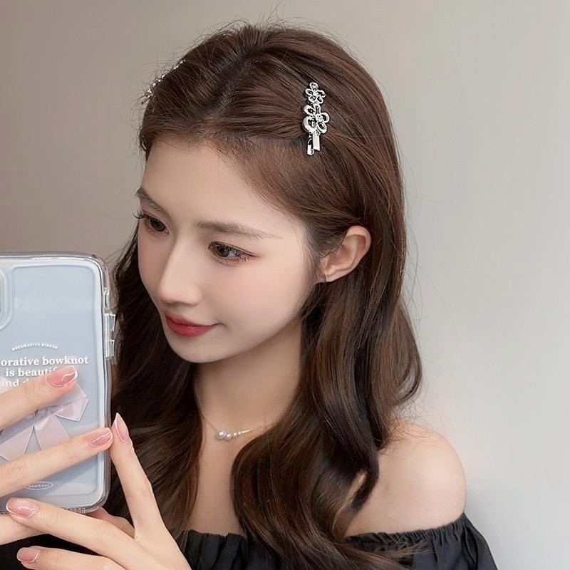 Metal flower water diamond hair clip sweet niche design bangs clip forehead messy hair clip hairpin for girls 2023 new