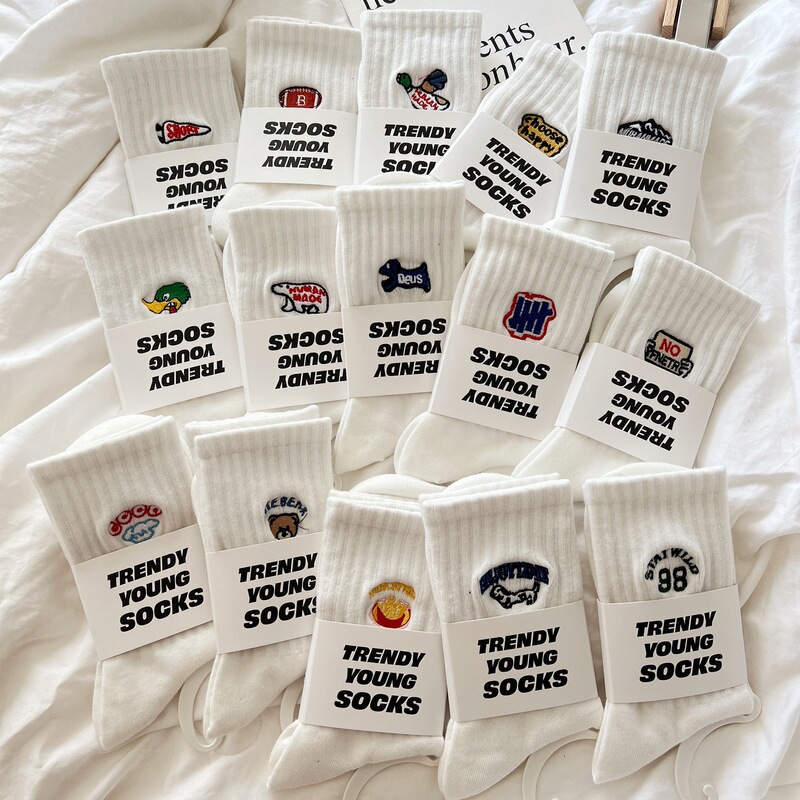 Embroidered street fashionable socks for men and women with European and American skateboard sports socks all-match cotton socks academic style long socks
