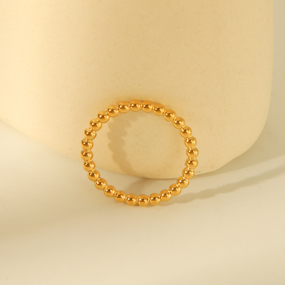Anillo de acero de titanio estilo INS, color dorado, diseño versátil y exclusivo, lujo de alta gama, personalidad vintage, anillo para el dedo índice que no se decolora.