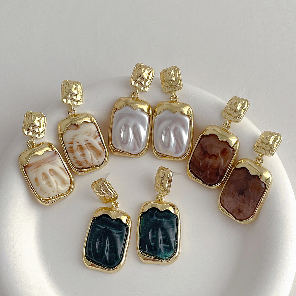 Simple Style Square Resin Copper Irregular Plating Earrings 1 Pair display picture 1