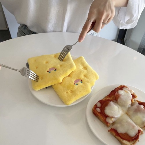 Ins new Korean pet hidden food sniffing paper cheese hidden food toy foreign trade dog plush sound toy