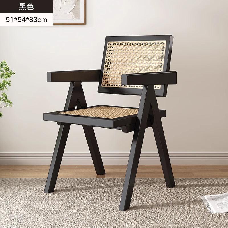 [찬디가르 의자] 블랙우드 컬러로 업그레이드된 넓고 두꺼워진 라탄 시트