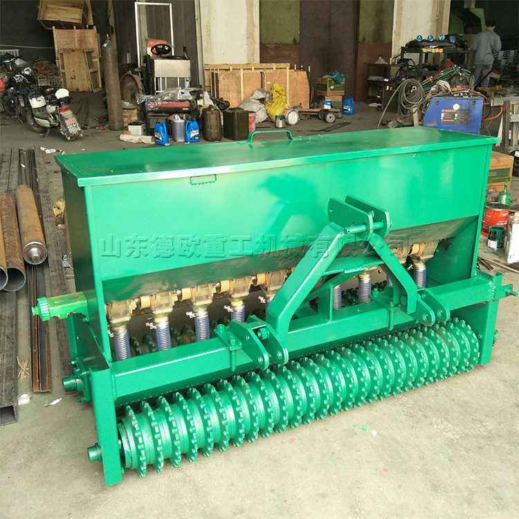 拖拉机拖带草坪播种机 镇压轮驱动苜蓿草种植机 马尼拉草点播机