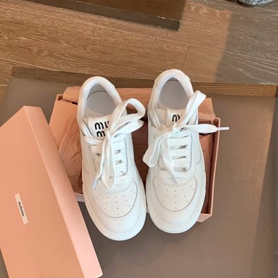 Versión de piel de vaca ~ grapa madre con los mismos zapatos de skate de cuero que hacer viejos zapatos sucios muffins aumentan la altura de los zapatos casuales pequeños zapatos blancos mujeres