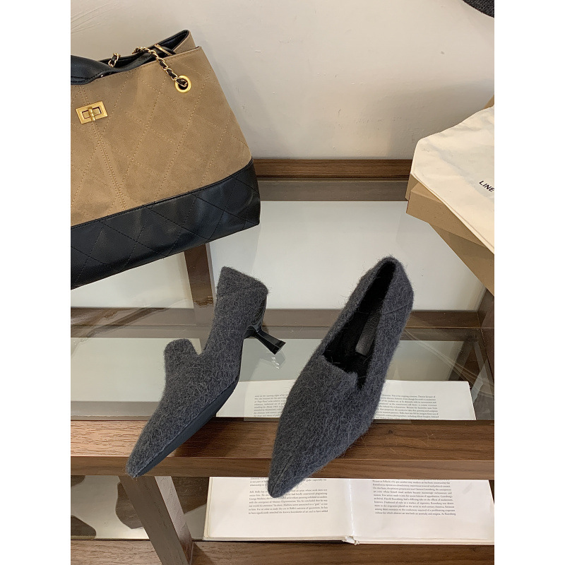 秋冬时尚百搭时尚高跟鞋2025新款尖头细跟高跟保暖毛绒一脚蹬