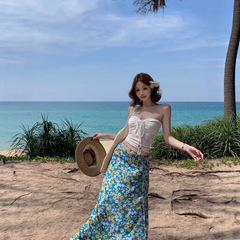 白いジャカードのストラップの美しい背中の胸のベストの女性2025夏の修身の中でリゾート風のギャルの長いスカートのスーツを掛けます。