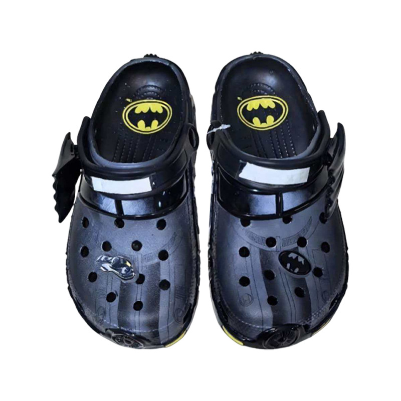 Sandalias con agujeros con diseño de Batimóvil, para niñas