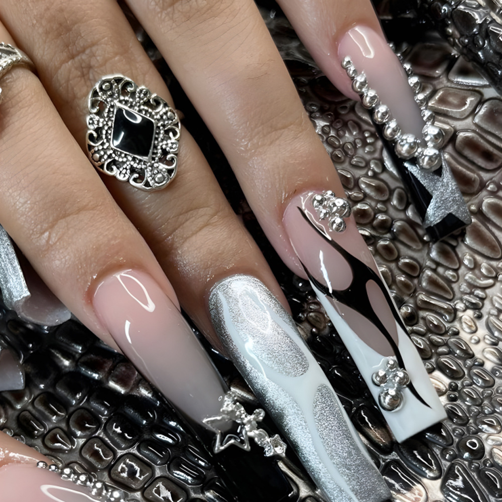 Uñas postizas europeas y americanas de larga duración, estilo francés en blanco y negro, con cadena de cuentas plateadas y estrellas, pegatinas para uñas.